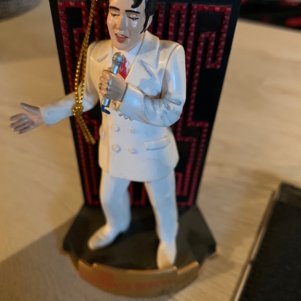 Elvis Ornament and Checkbook Cover - Picture 4 of 5